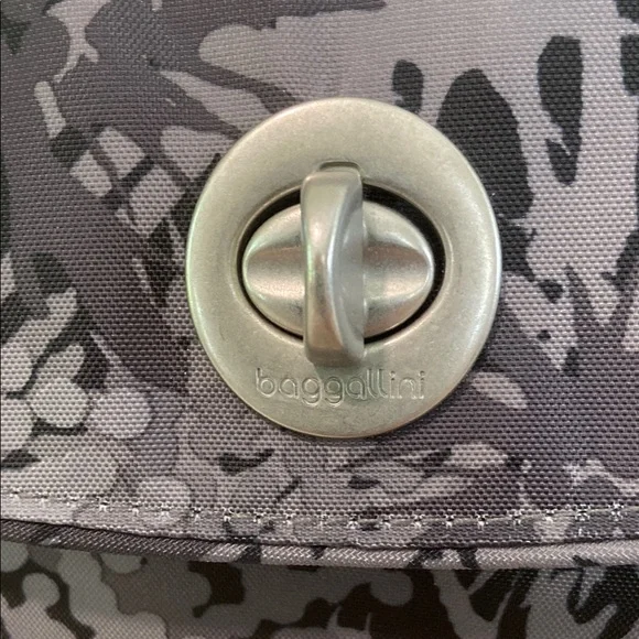 Baggalina Calais Crossbody bag with interior wallet, many pockets, adjustable st - Picture 2 of 8